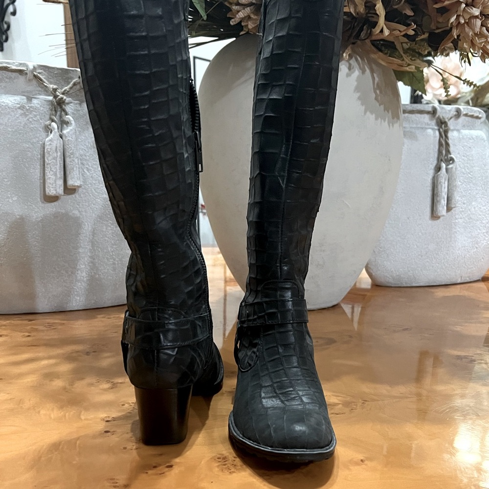 Born leather boots